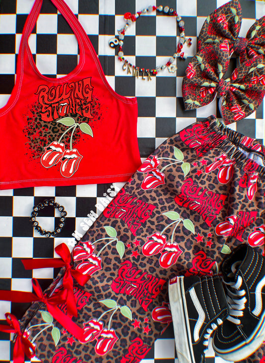 Keeping fashion weird! 🖤🤟🏼🤪🍒